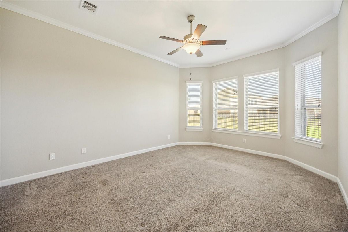 Empty room, Interior