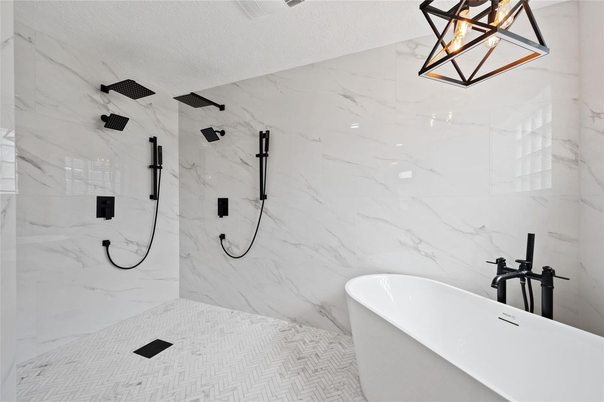 Bathroom, Free Standing Baths, Interior, Marble Walls, Pendant Lights