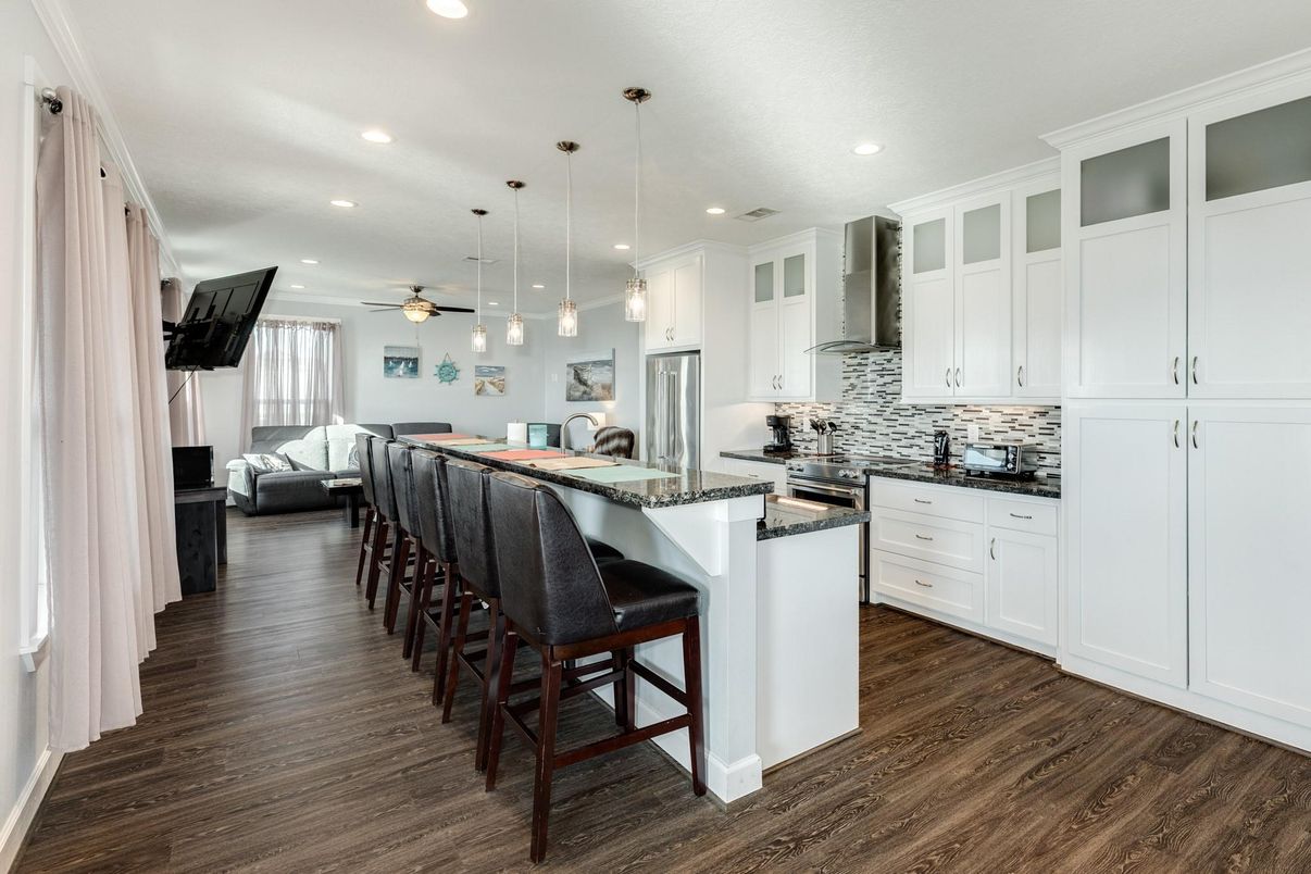 Interior, Kitchen, Pendant Lights, Recessed Lighting, Wood Texture Flooring