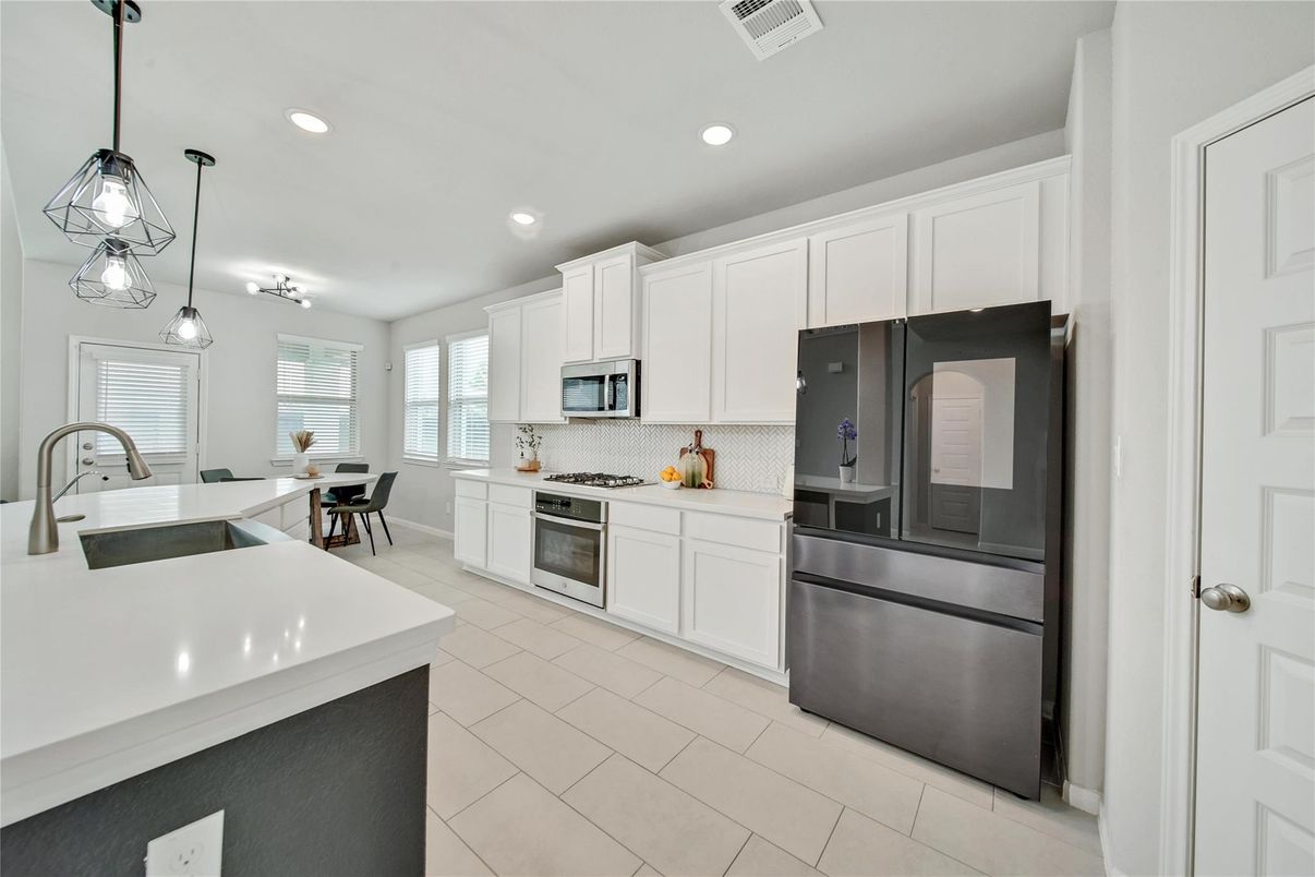 Dining room, Interior, Kitchen, Pendant Lights, Recessed Lighting, Stainless Steel Appliances