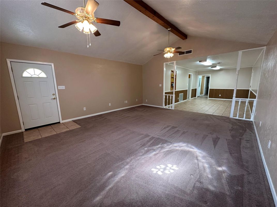 Empty room, Interior, Wooden Beams