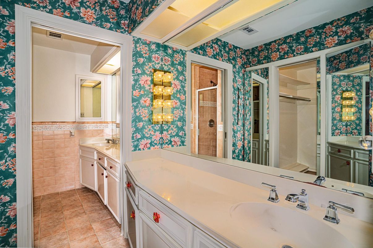 Bathroom, Dual Sink Vanities, Interior