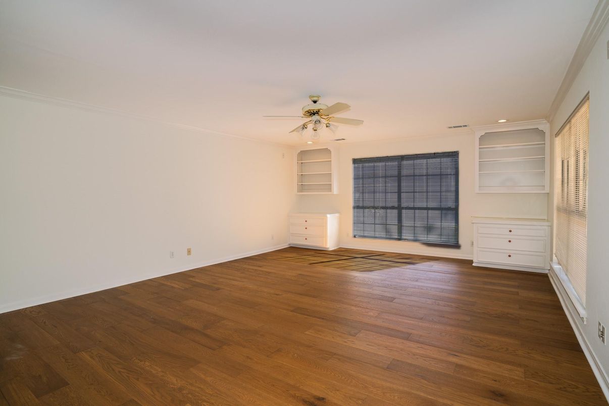 Empty room, Interior, Recessed Lighting, Wood Texture Flooring