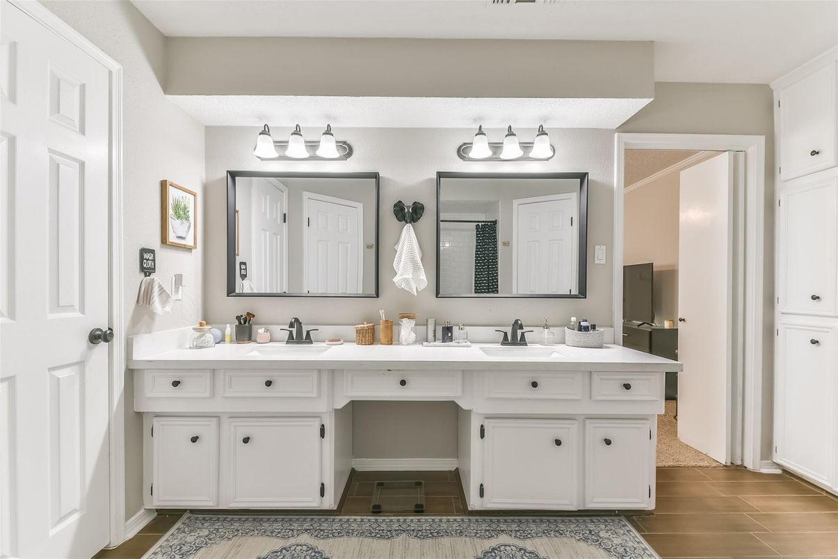 Bathroom, Dual Sink Vanities, Interior