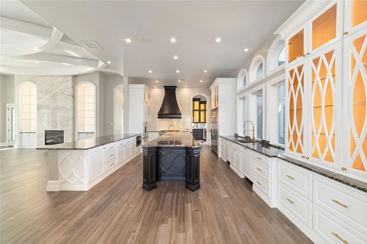 Fireplace, Interior, Kitchen, Recessed Lighting, Wood Texture Flooring