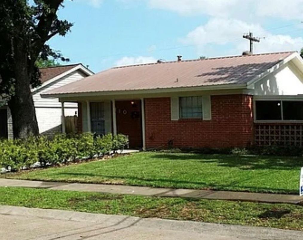 Exterior, Facade, Brick Facade, Ranch