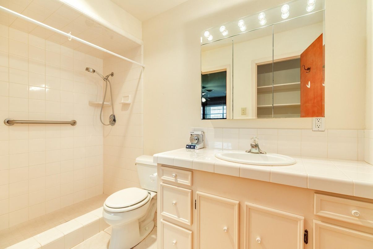 Bathroom, Interior, Tile Countertops