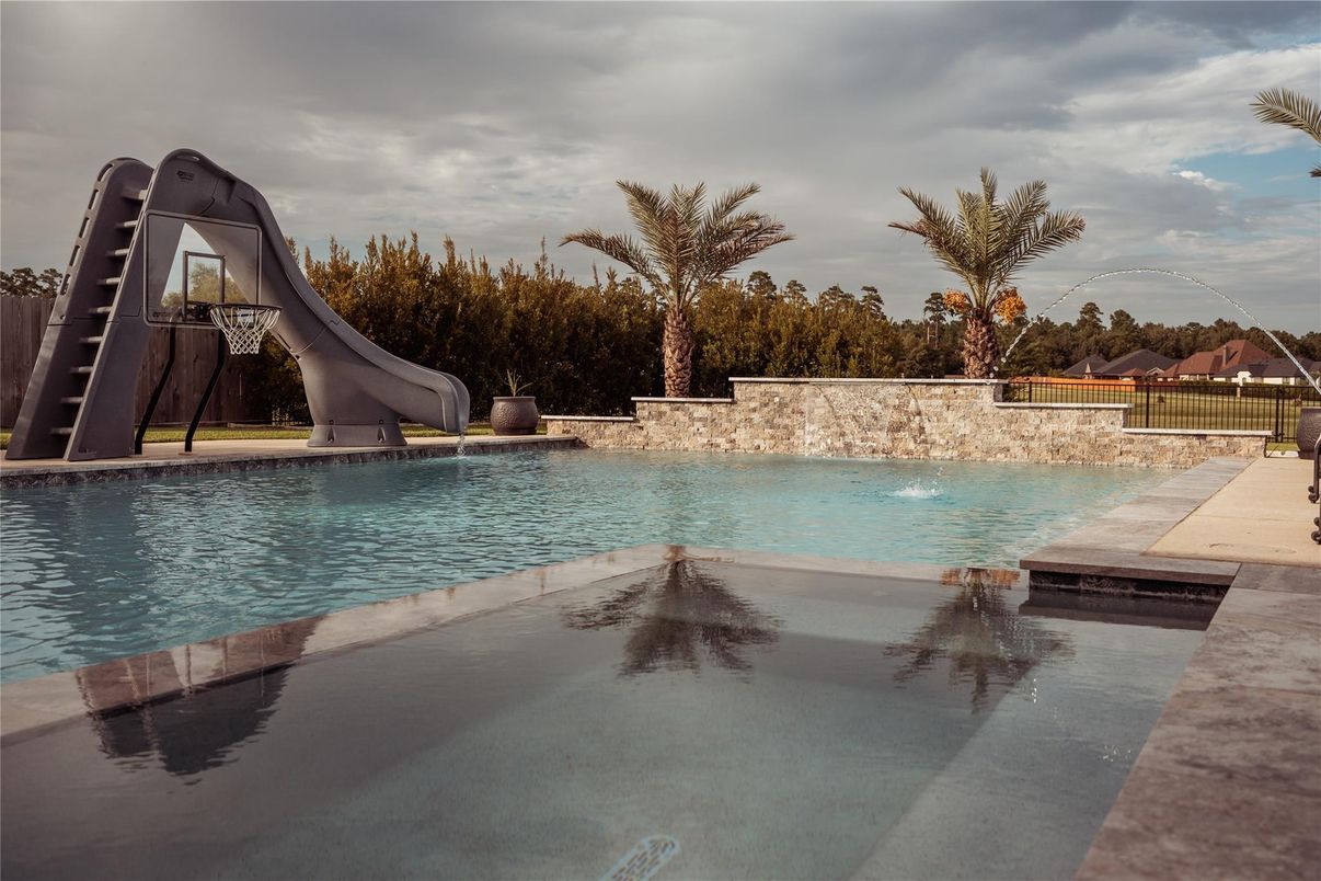 Exterior, Playground, Pool