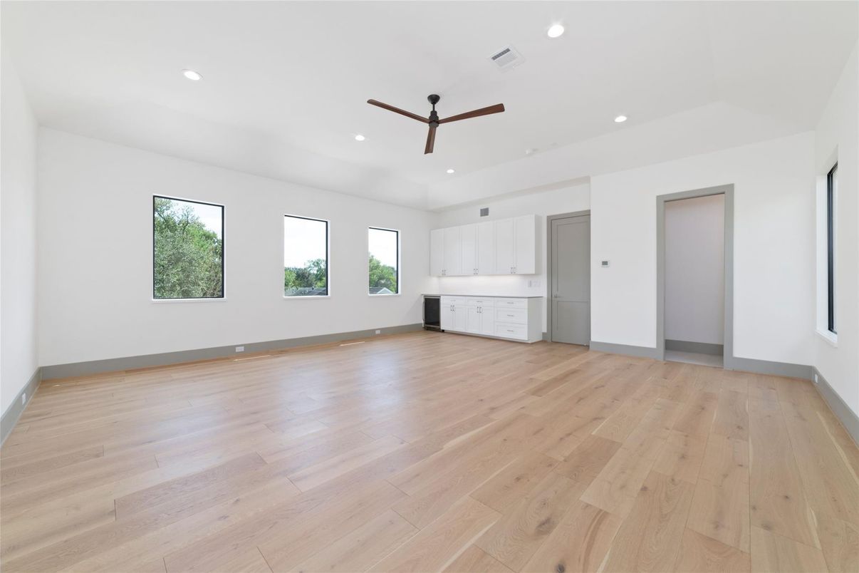 Empty room, Interior, Recessed Lighting, Wood Texture Flooring