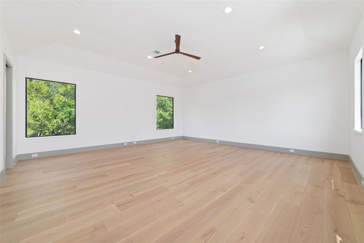 Empty room, Interior, Recessed Lighting, Wood Texture Flooring
