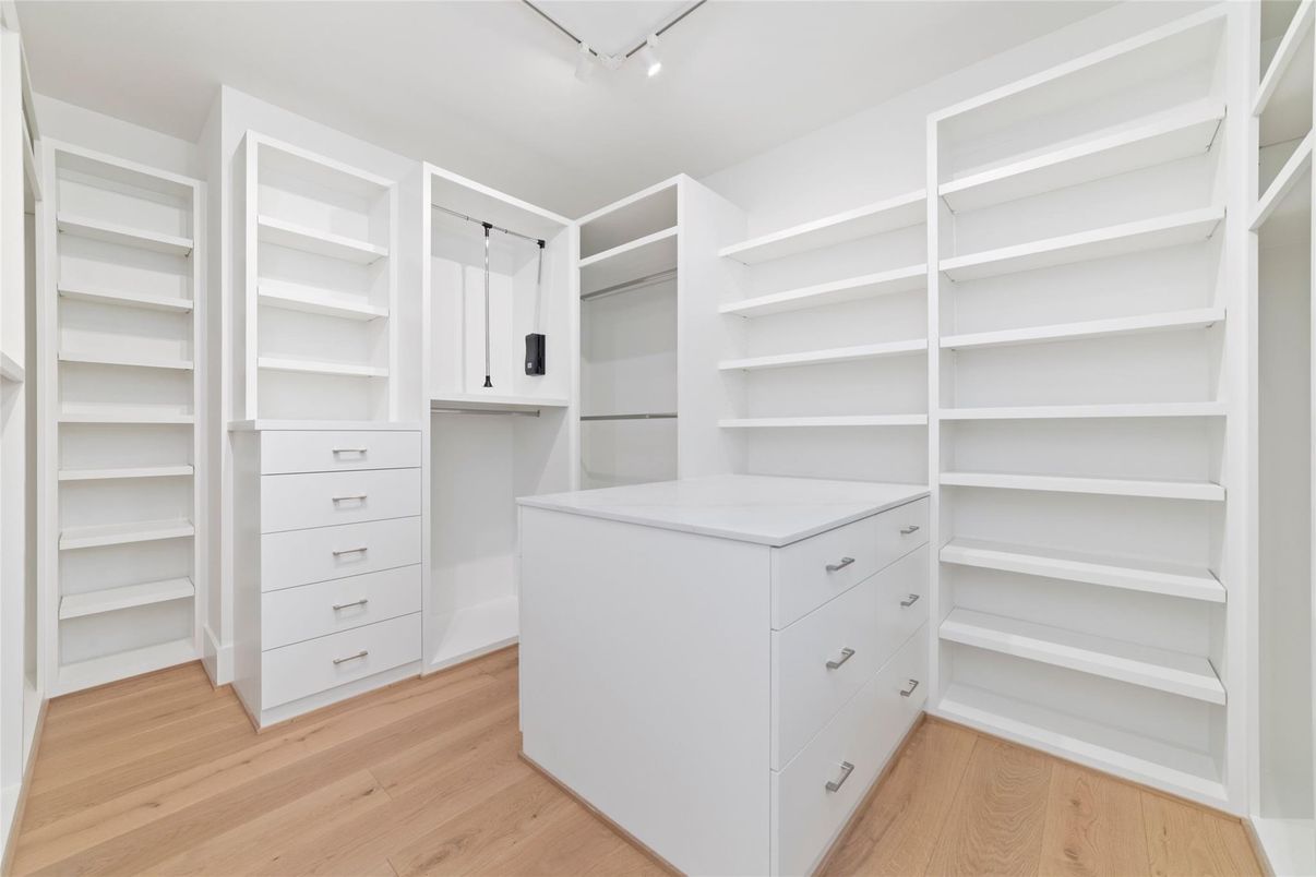 Interior, Walk-in Closets, Wood Texture Flooring