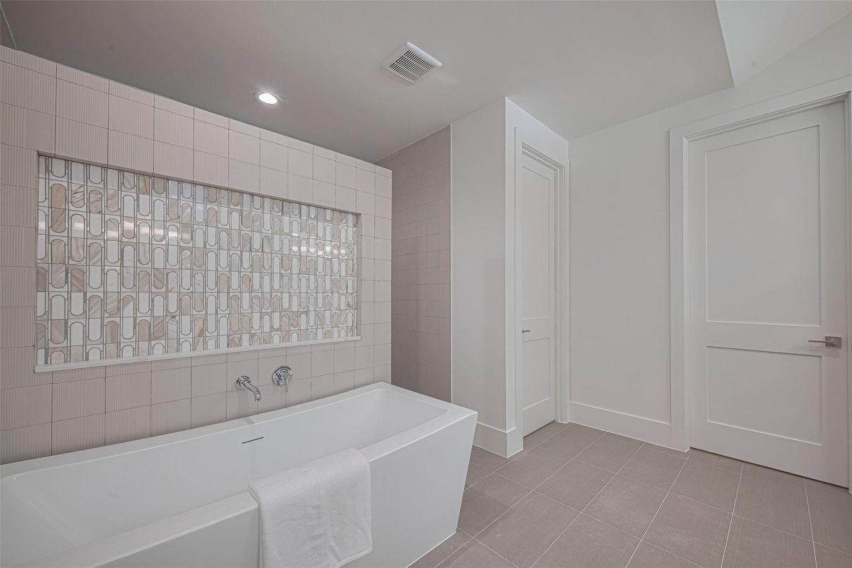 Bathroom, Free Standing Baths, Interior, Recessed Lighting