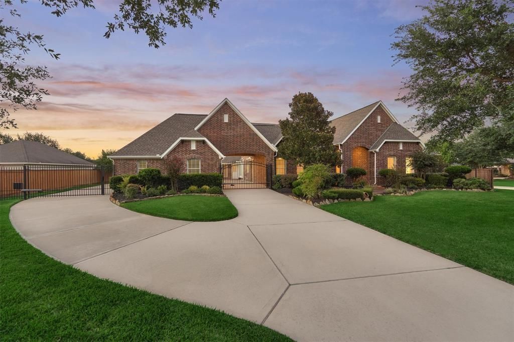 Exterior, Facade, Brick Facade, Brick Traditional