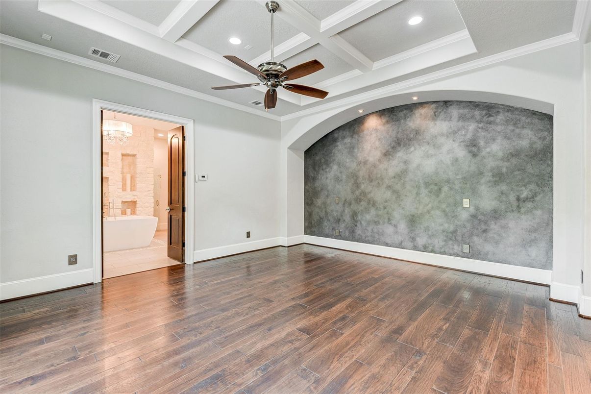 Empty room, Interior, Recessed Lighting, Wood Texture Flooring