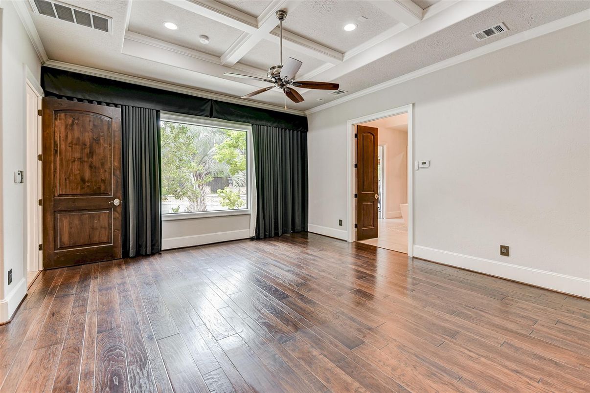 Empty room, Interior, Recessed Lighting, Wood Texture Flooring