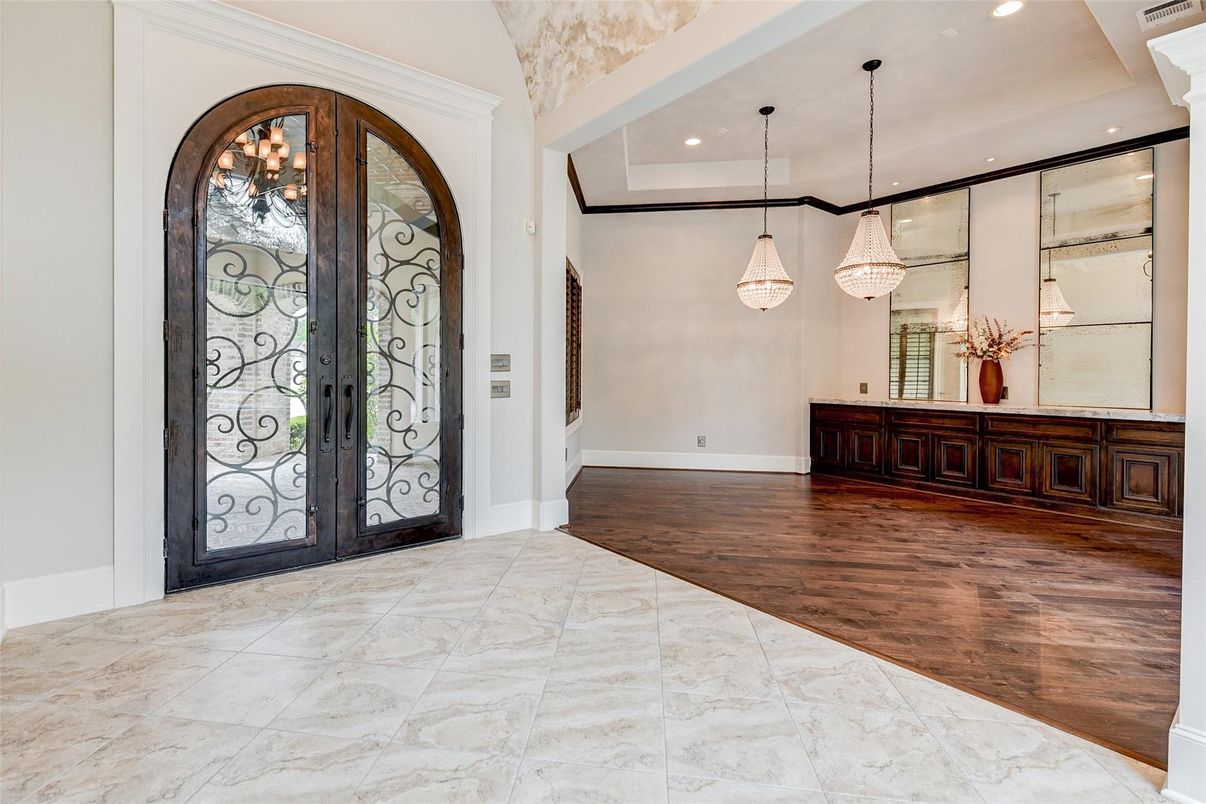 Chandelier, Interior, Recessed Lighting, Wood Texture Flooring