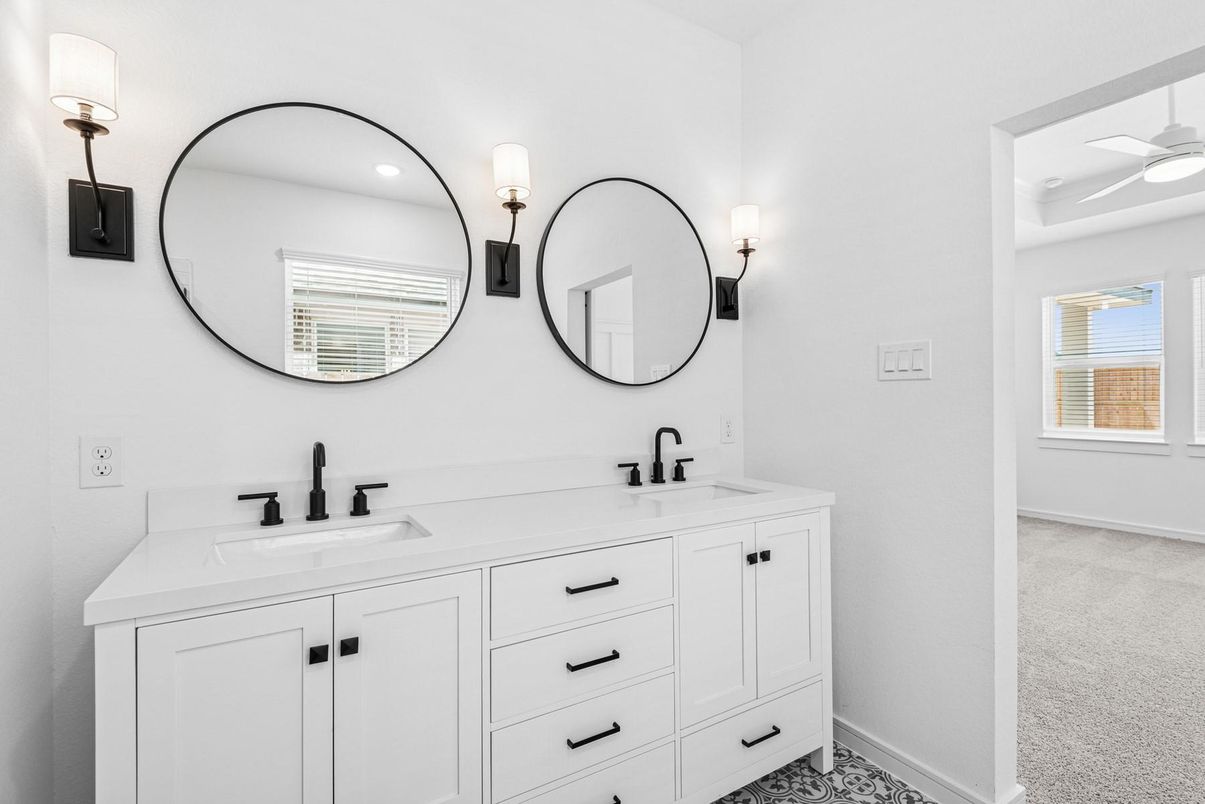 Bathroom, Dual Sink Vanities, Interior
