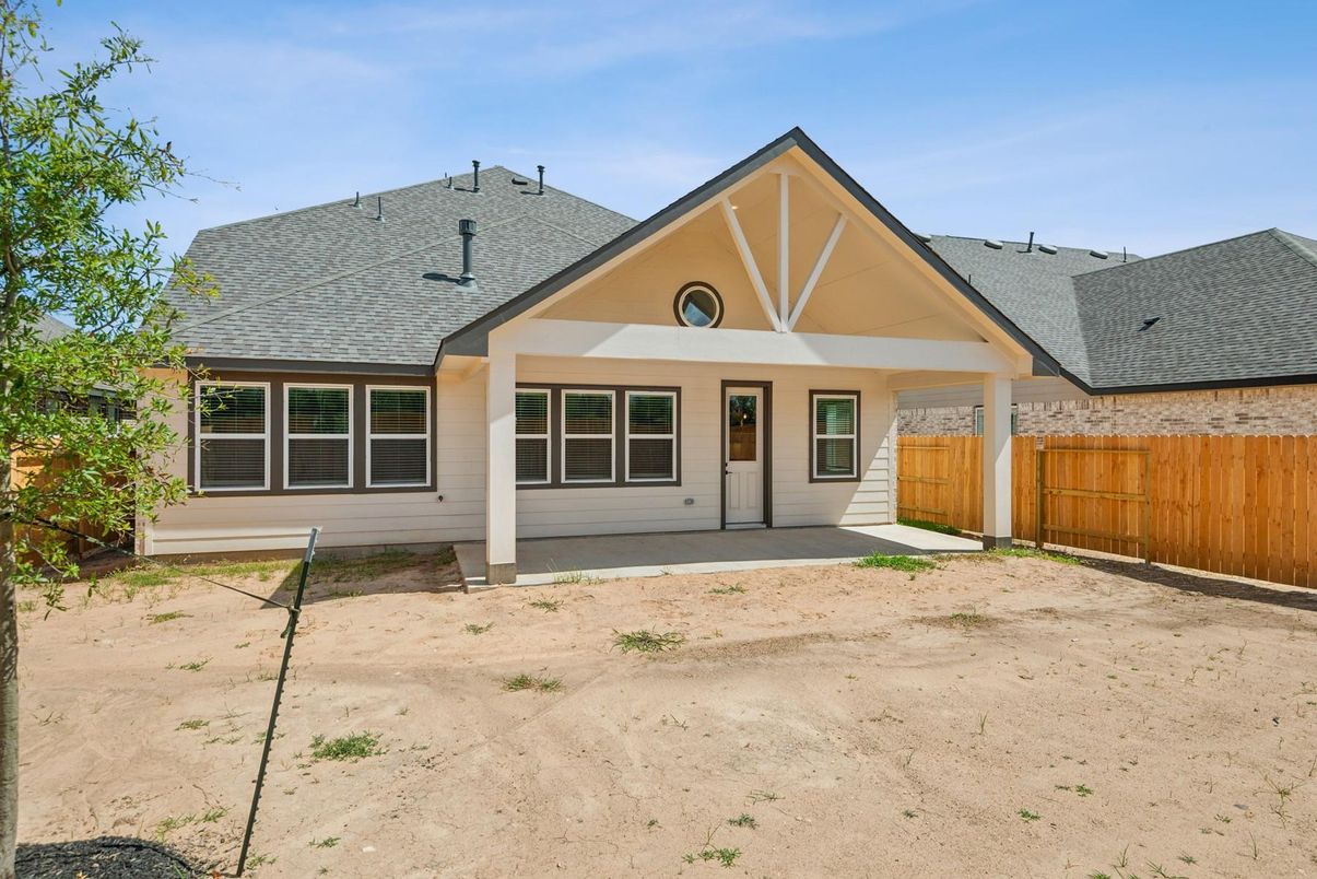 Backyard, Exterior, Facade, Cape Cod