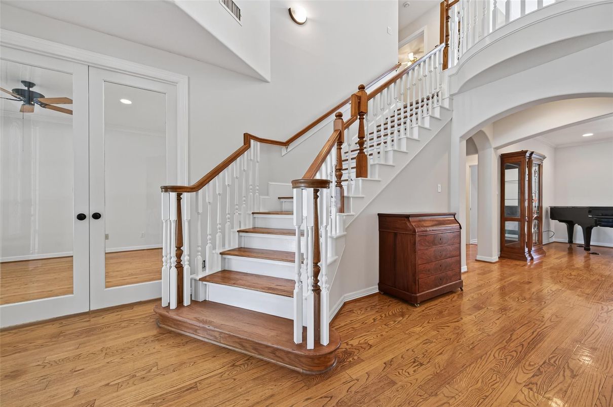 Interior, Piano, Recessed Lighting, Wood Texture Flooring