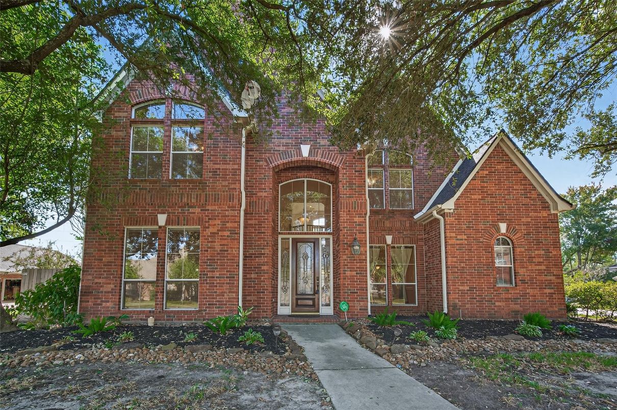 Exterior, Facade, Brick Facade, Brick Traditional