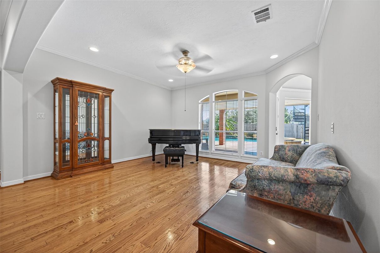 Interior, Piano, Recessed Lighting, Wood Texture Flooring