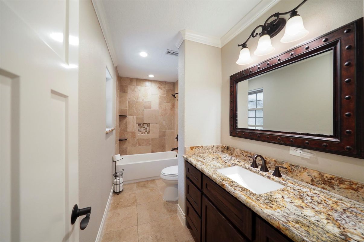 Bathroom, Dual Sink Vanities, Interior, Recessed Lighting