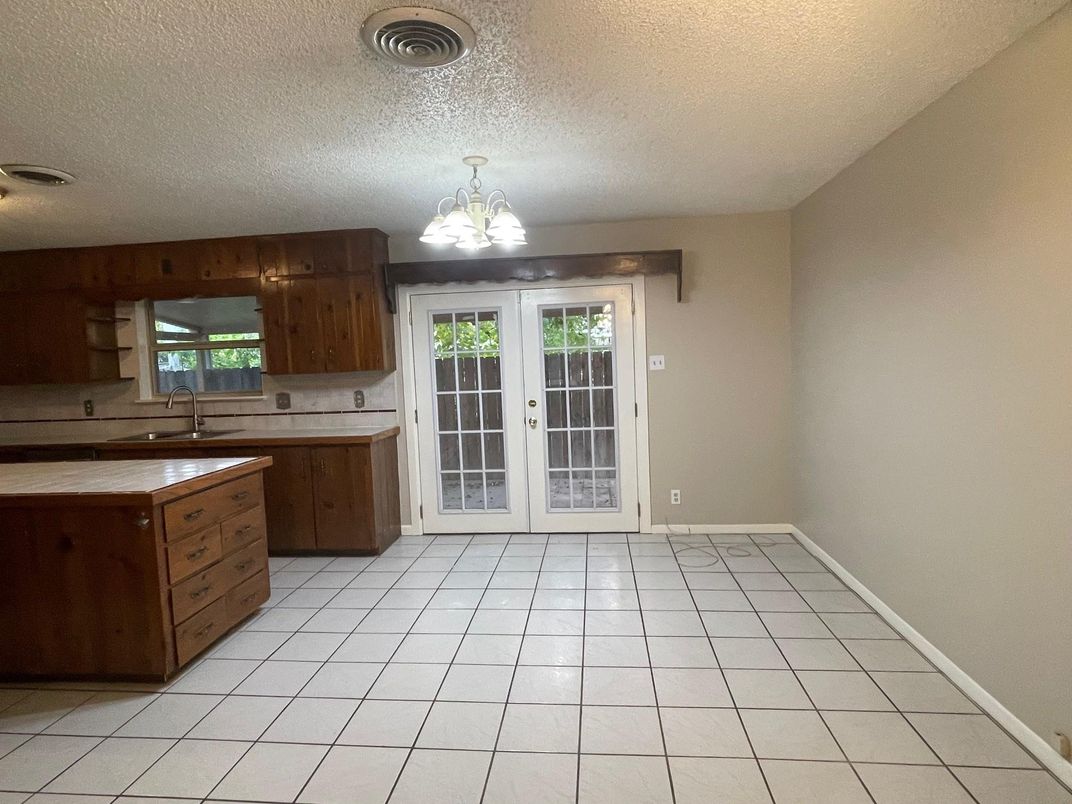 Chandelier, Interior, Kitchen