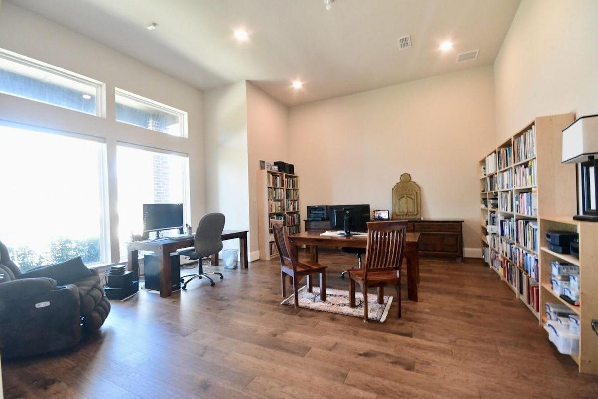 Home Office, Interior, Recessed Lighting, Wood Texture Flooring