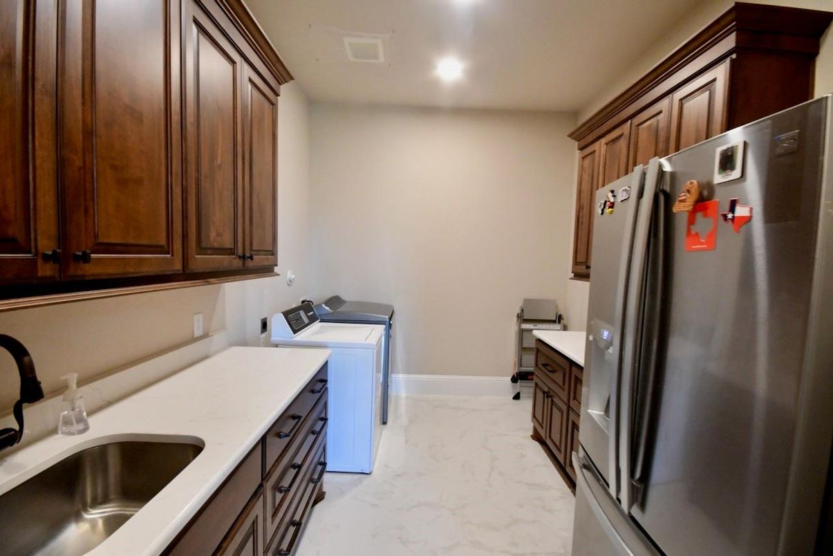 Interior, Marble, Recessed Lighting, Washer