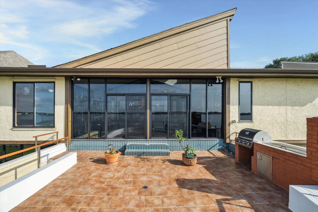 Exterior, Outdoor Kitchen