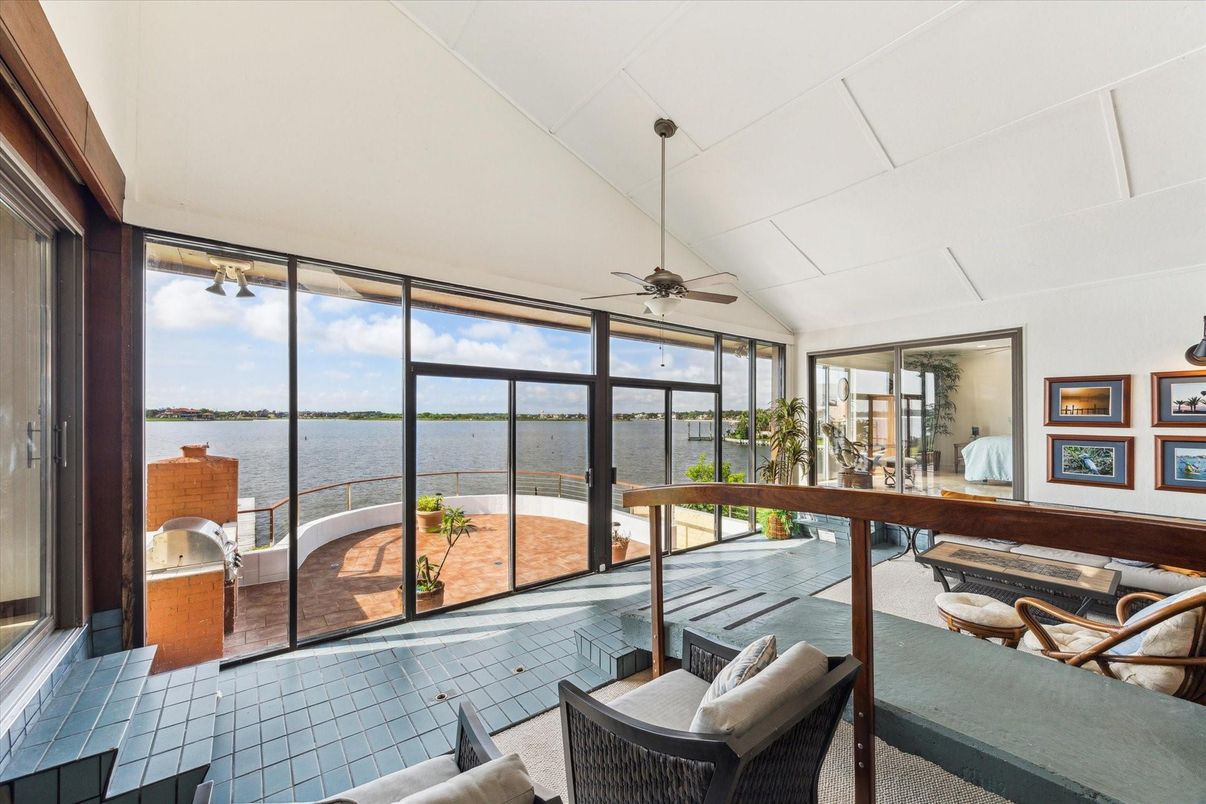 Interior, Sun Room, Water