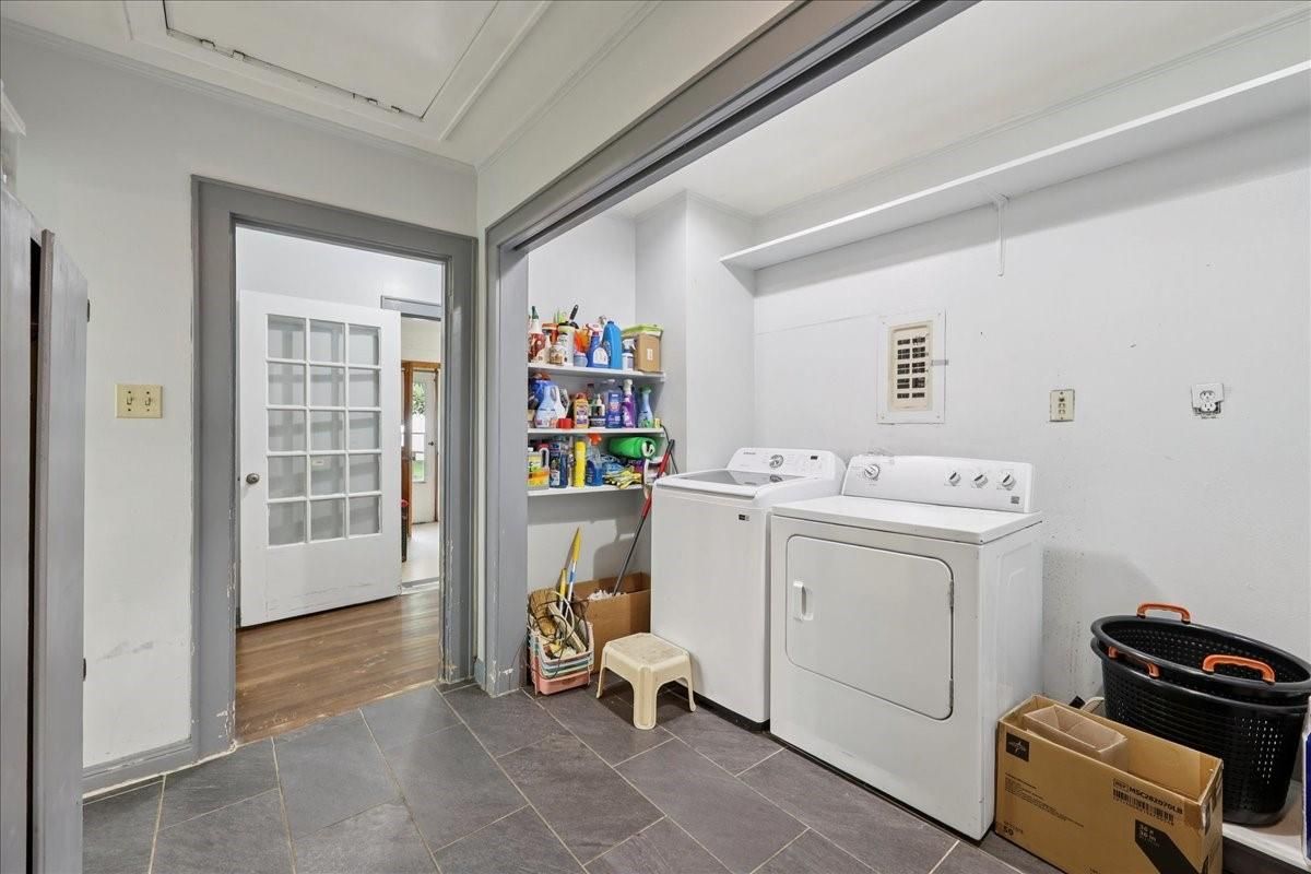 Interior, Washer, Wood Texture Flooring