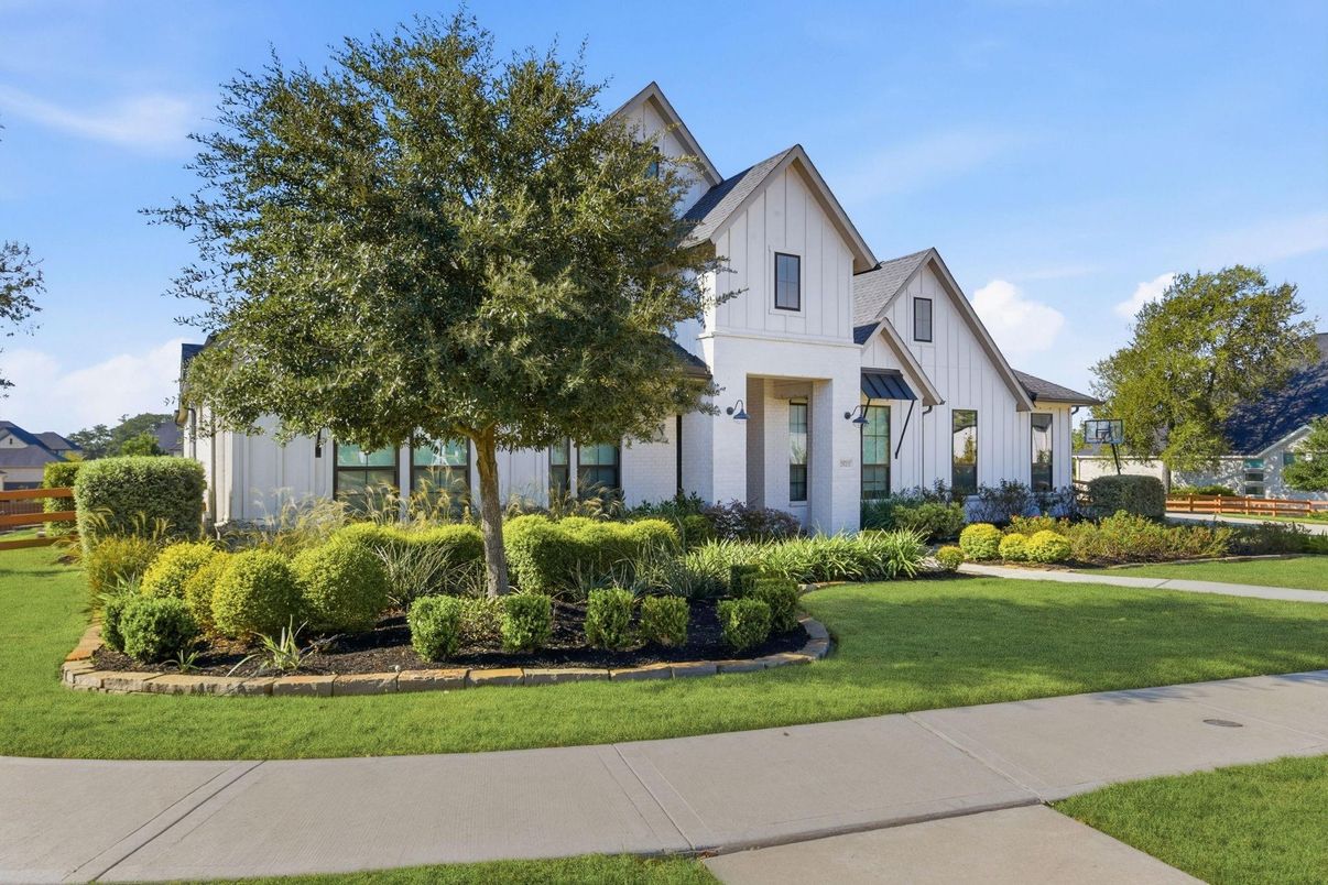 Backyard, Exterior, Facade, Farmhouse