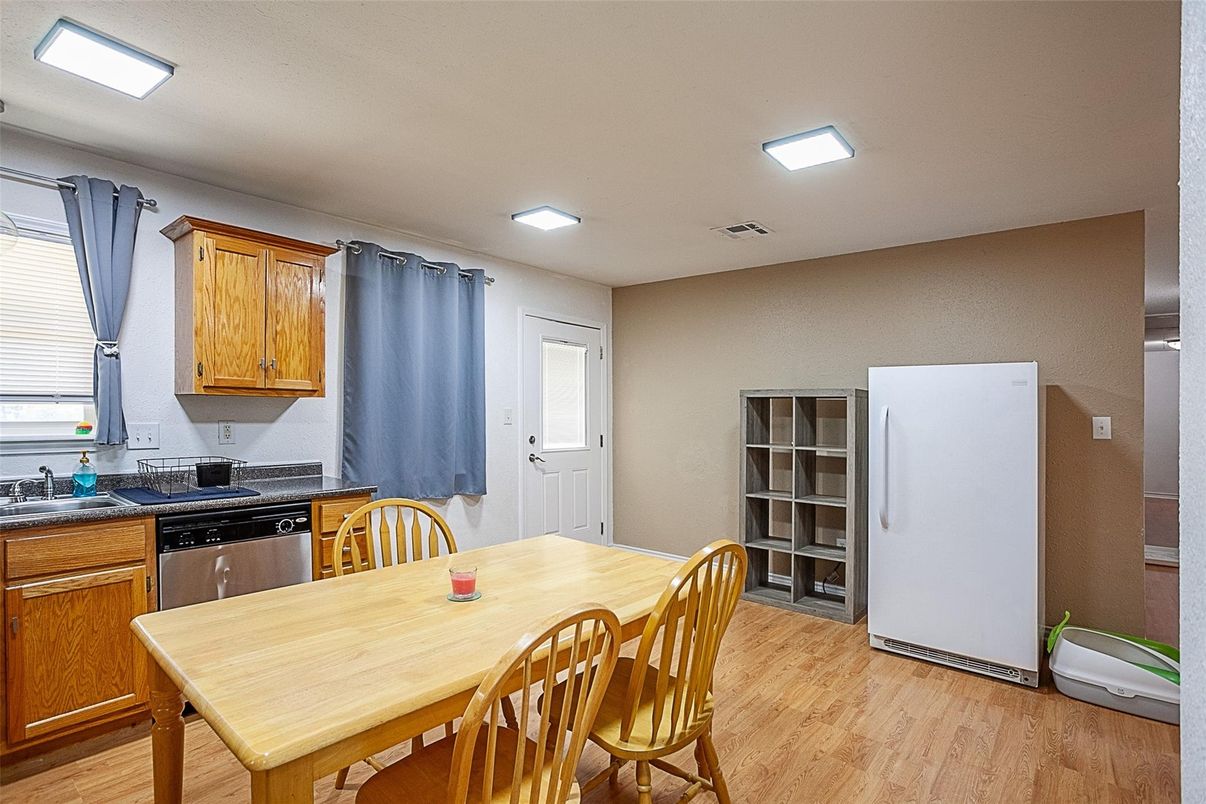 Dining room, Interior, Kitchen, Recessed Lighting, Wood Texture Flooring