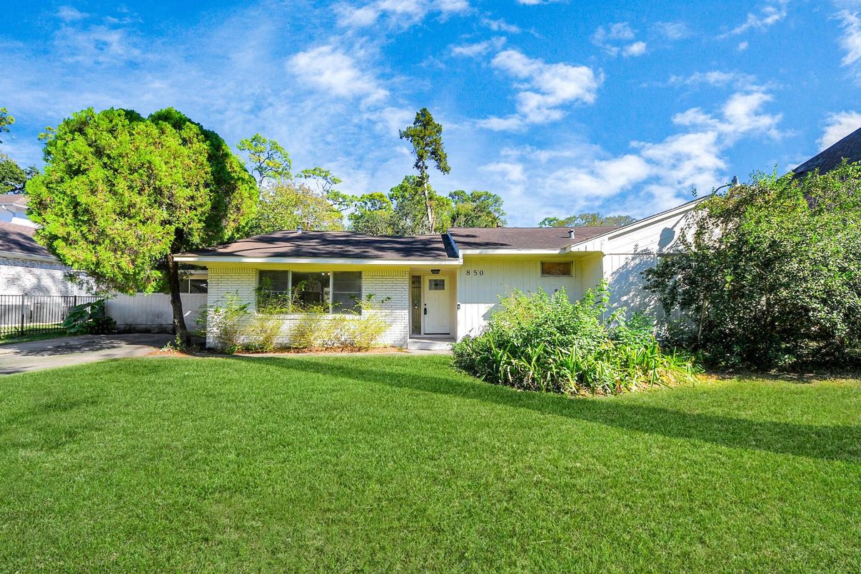 Backyard, Exterior, Facade, Ranch