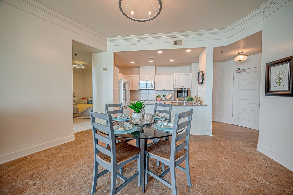 Dining room, Interior, Kitchen, Pendant Lights, Recessed Lighting, Stainless Steel Appliances