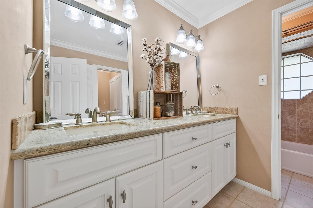Bathroom, Dual Sink Vanities, Interior