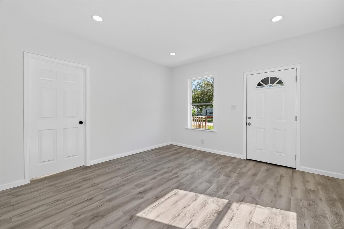 Empty room, Interior, Recessed Lighting, Wood Texture Flooring