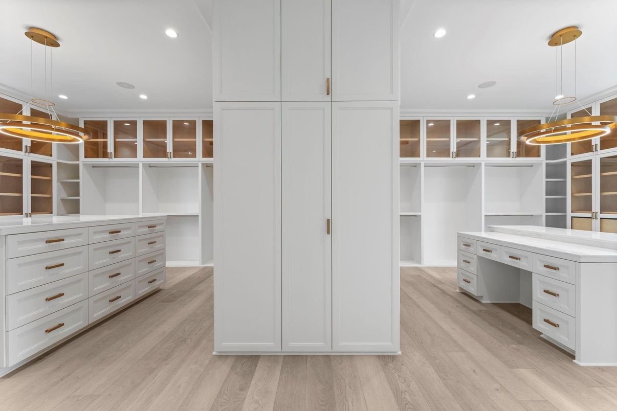 Interior, Pendant Lights, Recessed Lighting, Walk-in Closets, Wood Texture Flooring