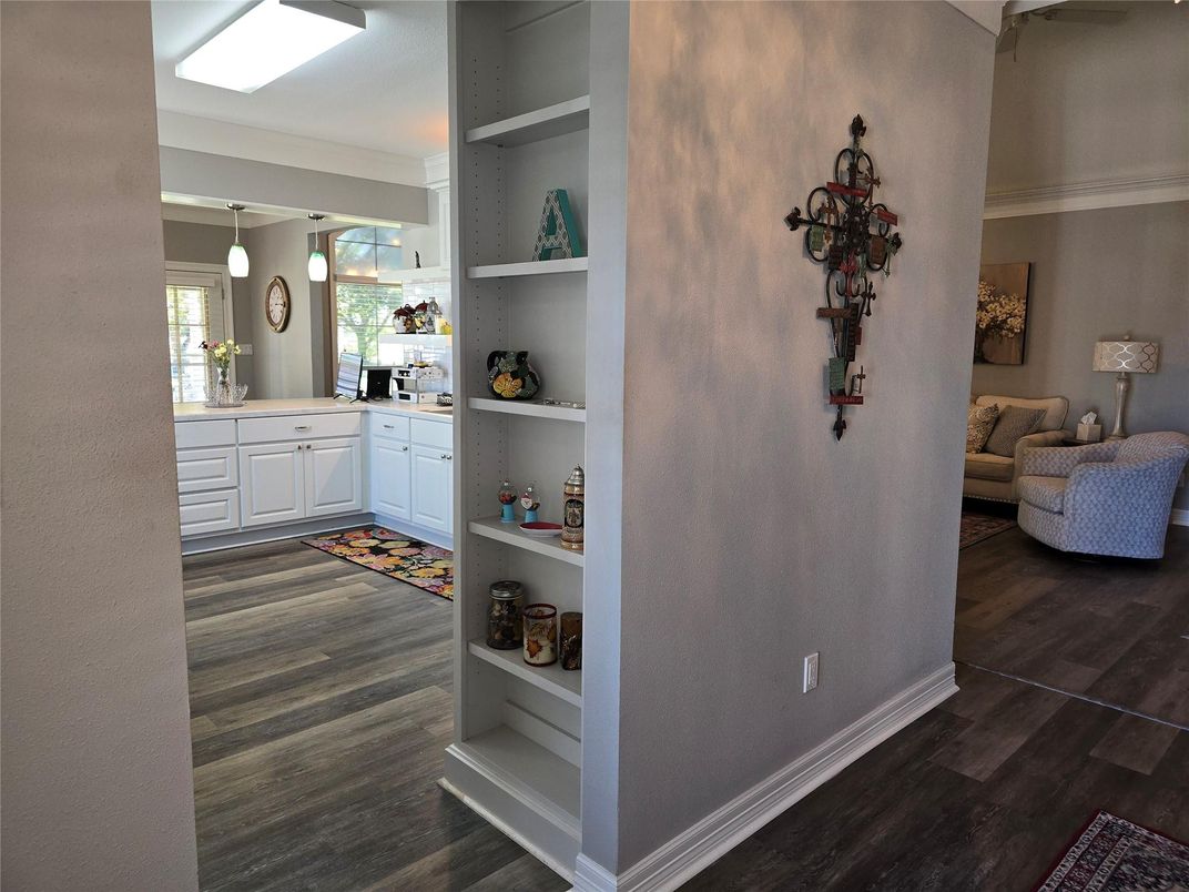 Interior, Pendant Lights, Wood Texture Flooring
