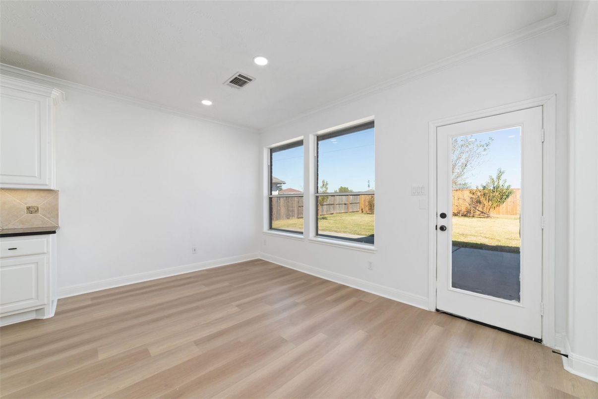 Empty room, Interior, Recessed Lighting, Wood Texture Flooring