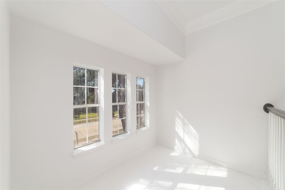 Empty room, Interior