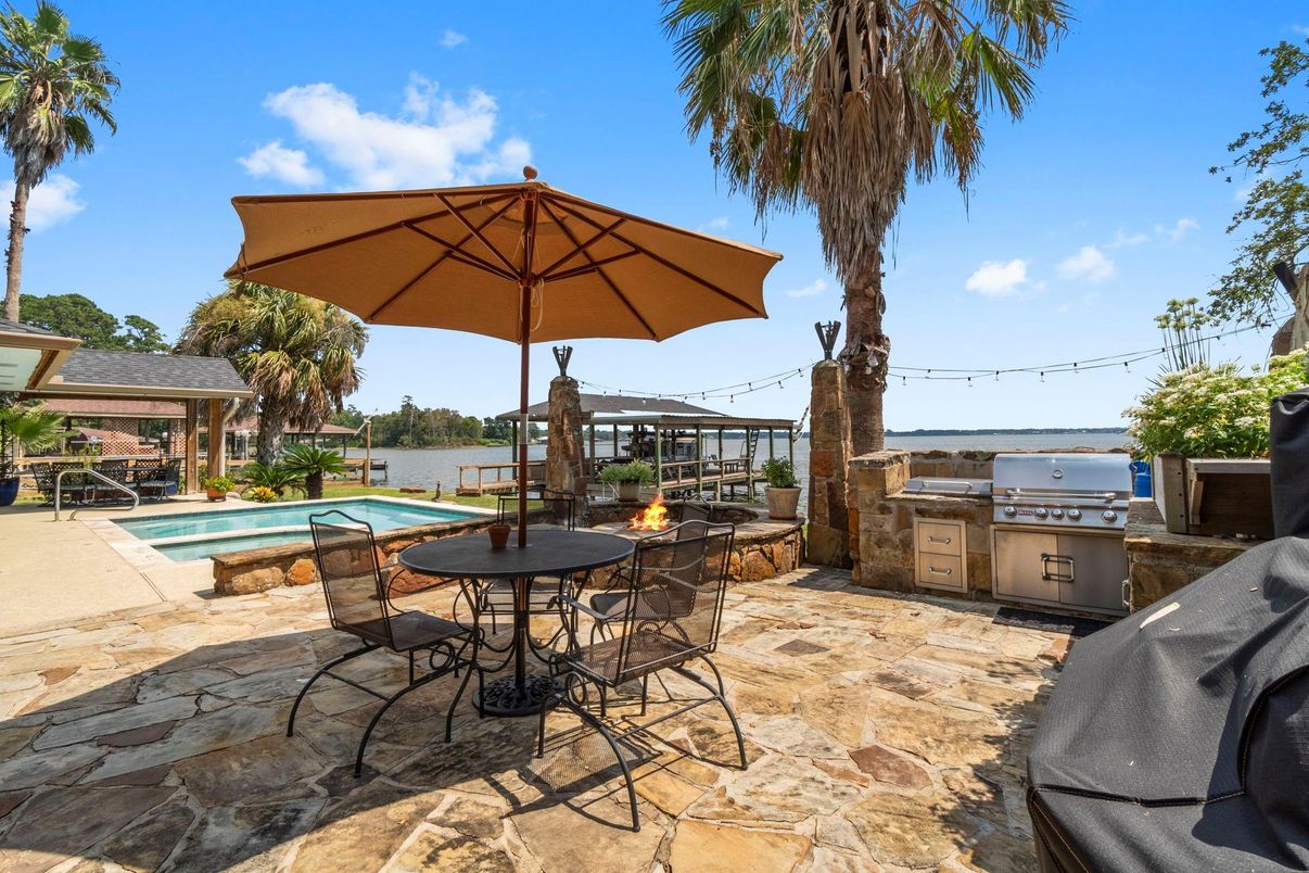 Exterior, Outdoor Kitchen, Pool, Water