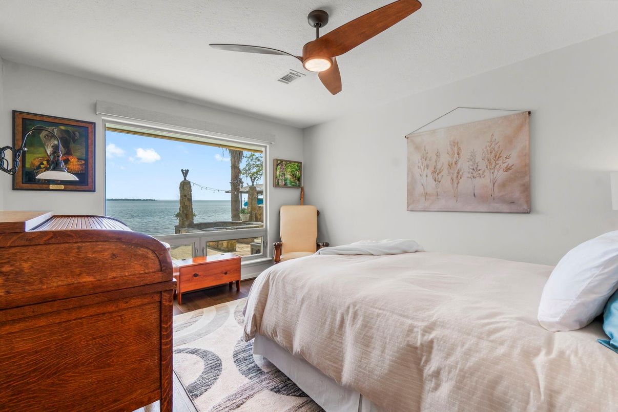 Bedroom, Interior, Water