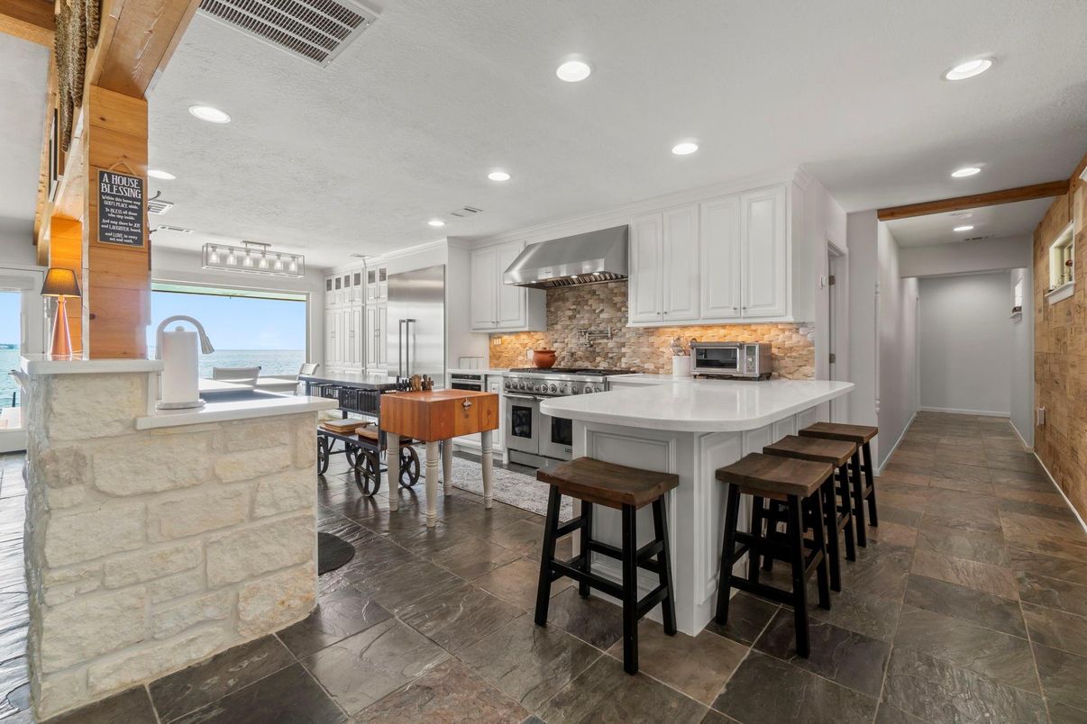 Dining room, Interior, Kitchen, Recessed Lighting, Stainless Steel Appliances