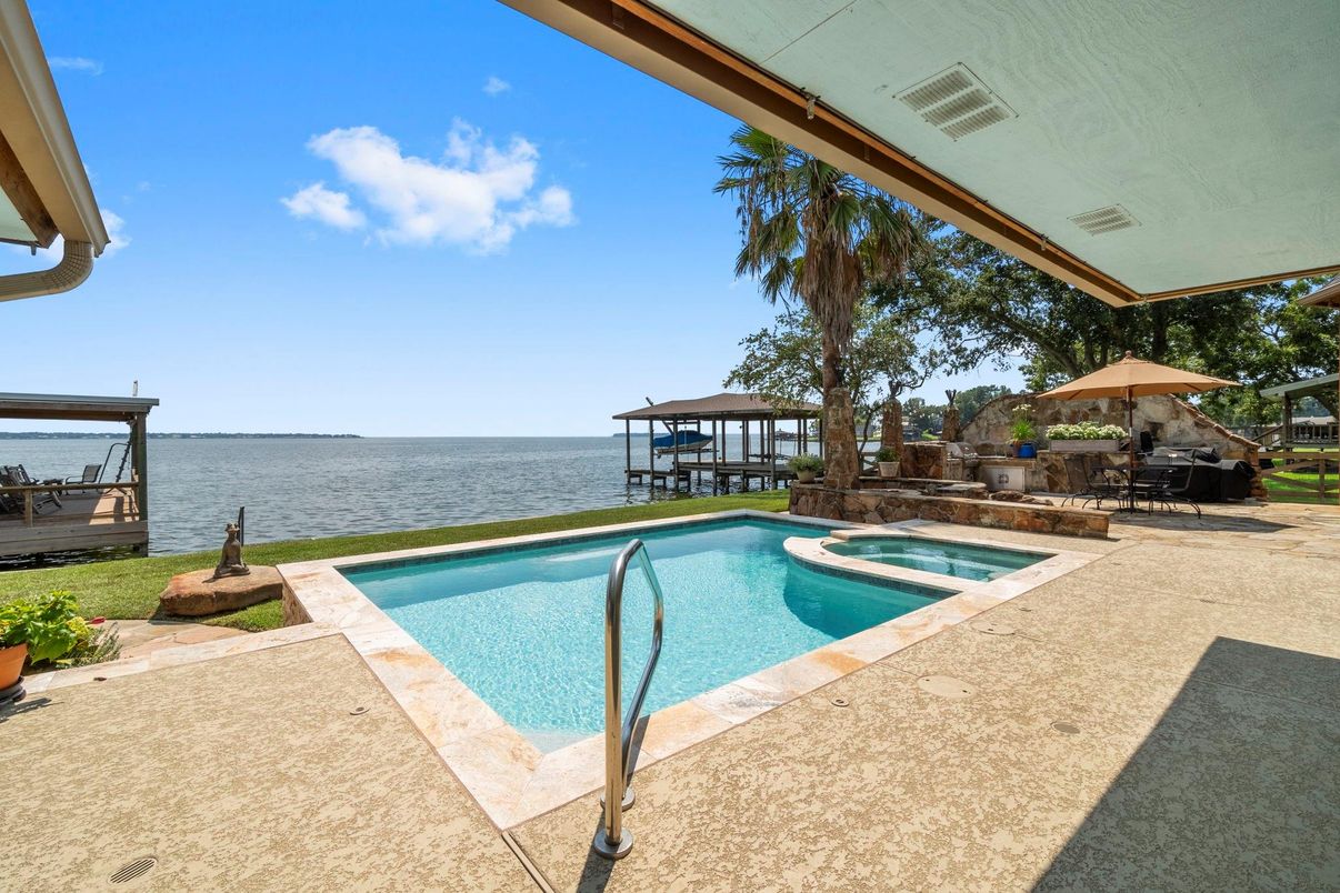 Exterior, Pool, Water