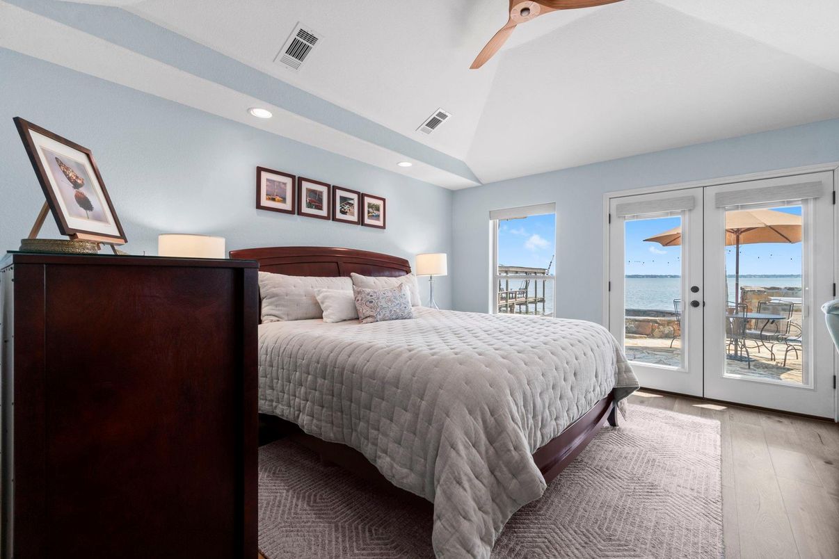 Bedroom, Interior, Recessed Lighting, Water, Wood Texture Flooring