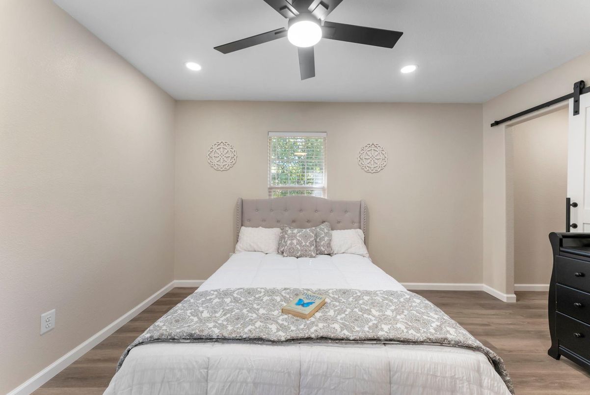 Bedroom, Interior, Recessed Lighting, Wood Texture Flooring