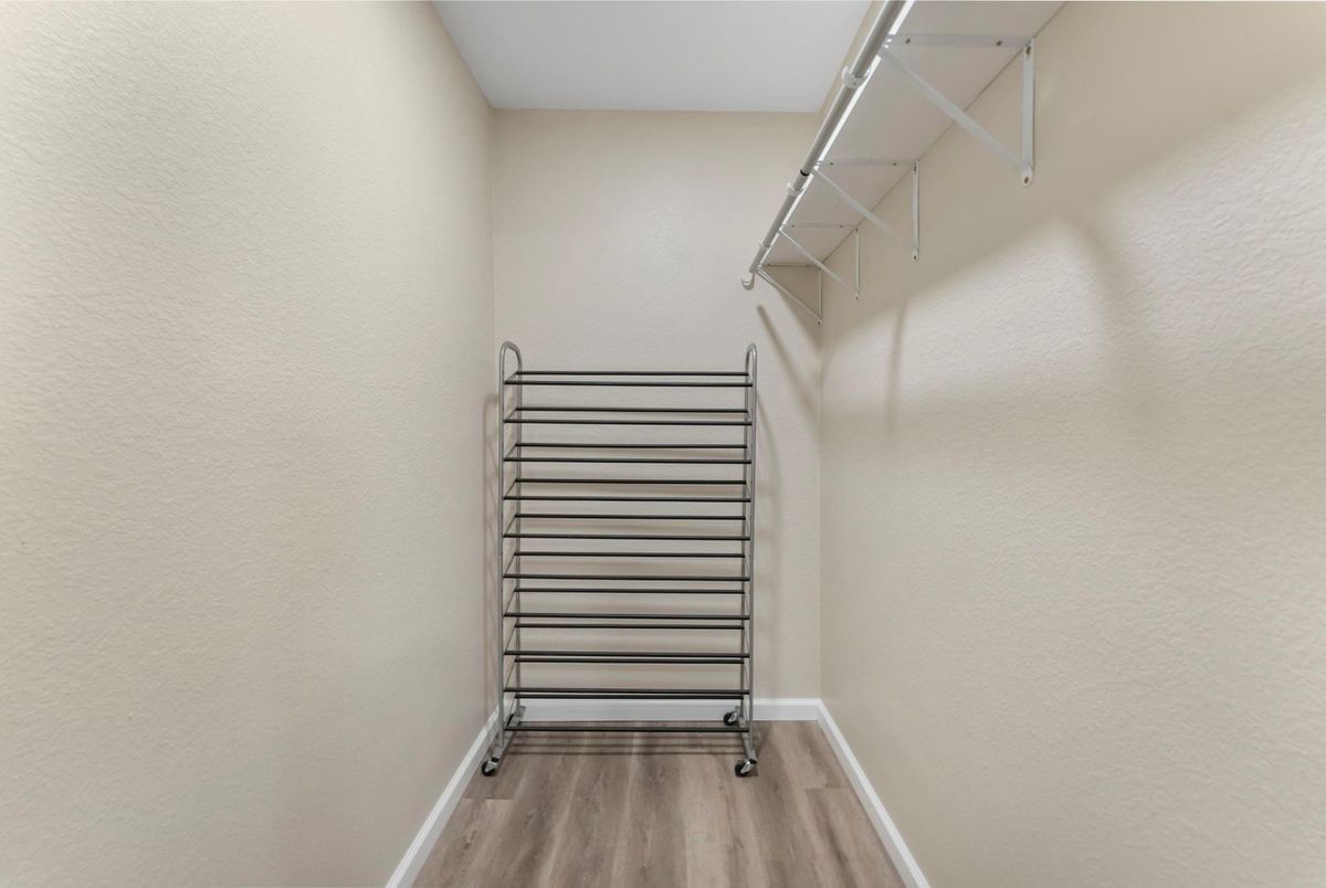 Interior, Walk-in Closets, Wood Texture Flooring