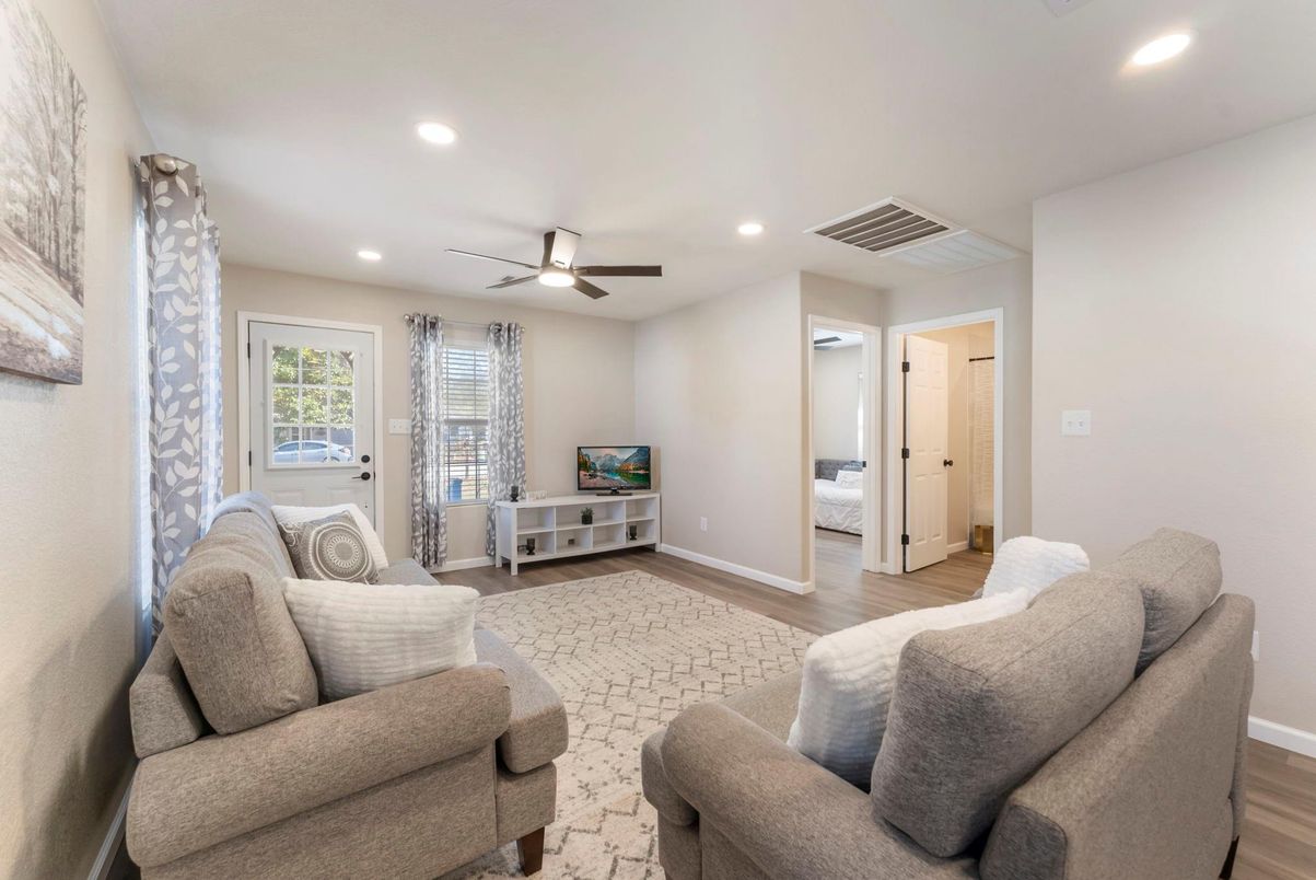 Interior, Living room, Recessed Lighting, Wood Texture Flooring